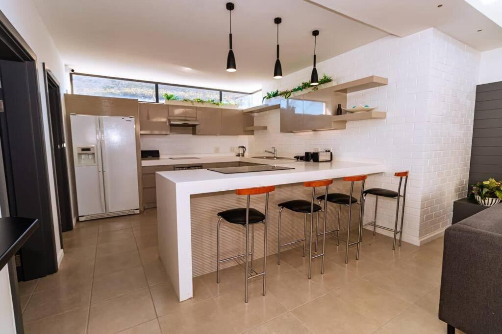 2nd Floor Unit With Aircon, Parking And Pool! * Le Cap