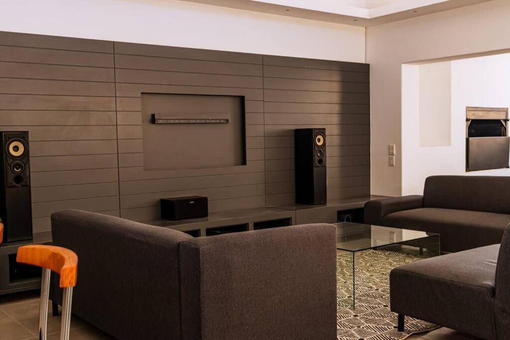 2nd Floor Unit With Aircon, Parking And Pool! Appartement *