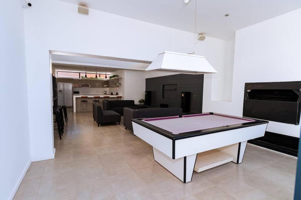 2nd Floor Unit With Aircon, Parking And Pool! Appartement Le Cap